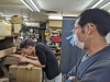 点検を受ける刃物研磨機「砥石の状態を点検してもらいました」