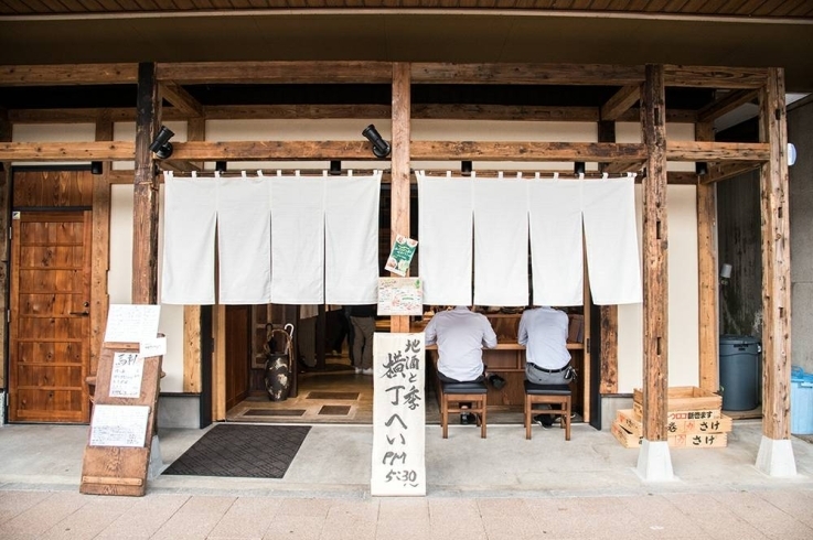 お待ちしております！宜しくお願い致します！「新潟県在住のお客様限定で、お店オープンしました。個室はそのまま。カウンターはキッチン間にクリアシート、一組毎にアクリル板で仕切をさせて頂き、感染症対策として、ご理解ご協力の程、お願い致します。スタッフ一同！今後とも宜しくお願い申し上げます！」