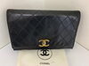 古くてもシャネルなら高額査定！　カード探して下さい「シャネル　CHANEL　チェーンショルダーバッグ　お買取りさせて頂きました　　古いバッグ、時計、洋酒、ドル硬貨、貴金属、バカラ食器、ビール券、おこめ券　断捨離の後にご持参頂いています。提携駐車場ありますのでお電話下さい！」