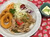 「本日のAランチは　生姜焼きとイカリングフライです！」