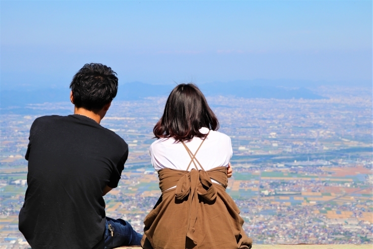 絵になる2人…♡　末永くお幸せに！「池田山から見下ろす街並みはやっぱりいいね！」