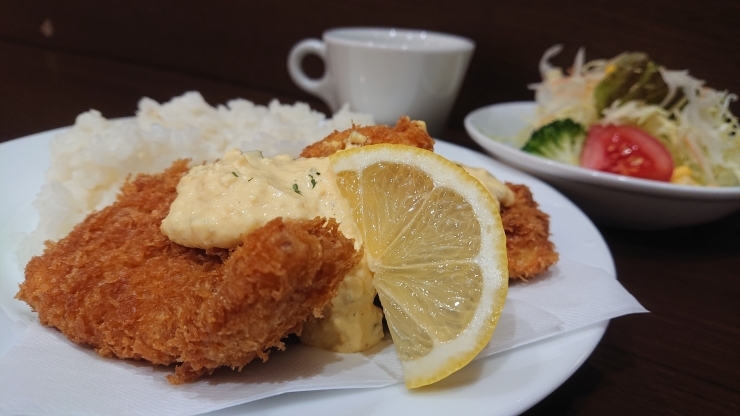 本日のおすすめランチ 白身フライ テイクアウト弁当 さば明太漬け焼き Cafe Bamp カフェ バンプ のニュース まいぷれ 福岡 市中央区 博多区