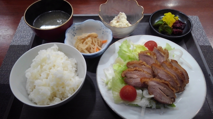 お得な日替わりランチ「今日はローストチキンです‼️【京都市南区で地鶏を食べるなら！ 鳥夜ゆうこ】」