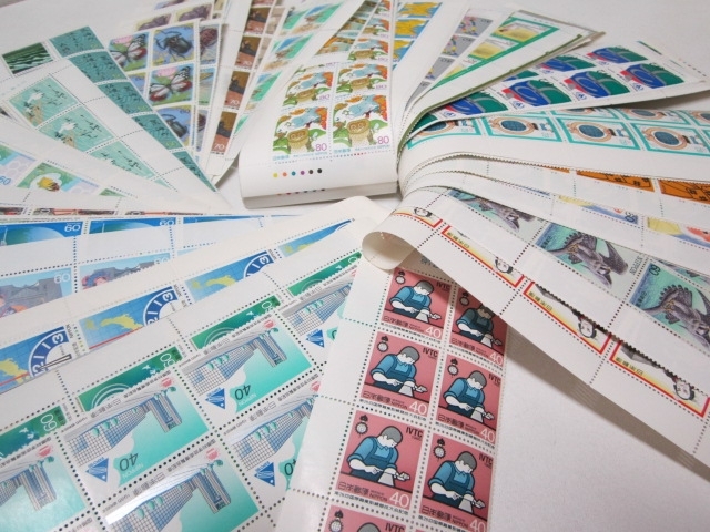 「伊丹市北伊丹のお客様。記念切手シートをたくさんお買取りさせていただきました。」