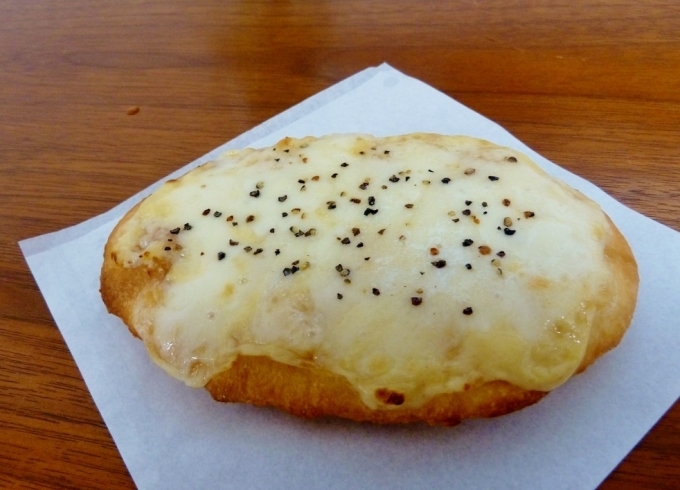 「今月のあげ焼きパン「チーズカルボナーラ」」