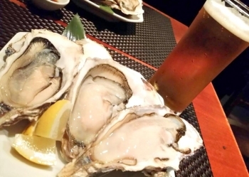 GOSHIKI（ゴシキ）立川北口店の生牡蠣3種盛合せ<br>これまた凄い！なんと生牡蠣が3杯（ハイ）だよ。