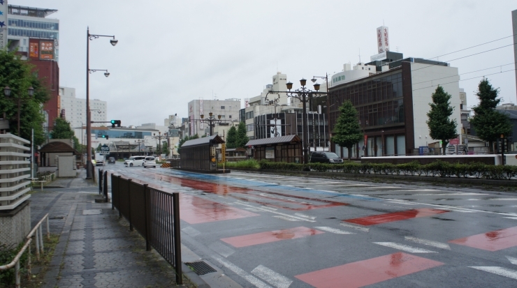 「豊橋駅前・１２時半」