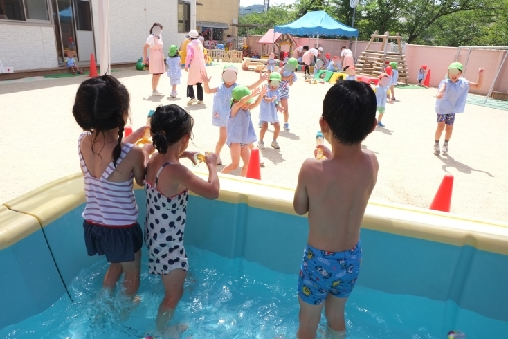 「プール開き　（重要なお知らせ）７月の子育て支援事業は園庭開放のみとなります。　次の園庭開放は７月８日です。」