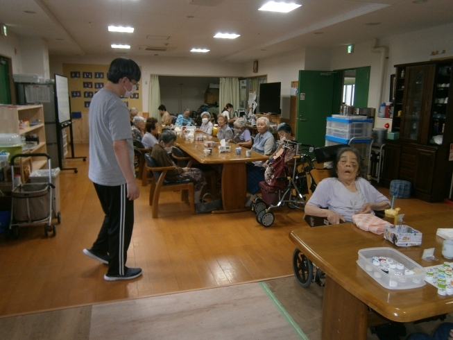 「雨です　　　交野市　デイサービス　老人ホーム　小林診療所」