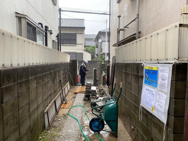 雨の日ならではの作業です♪「雨でも解体工事は行われますか？」