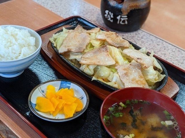 「【出雲のオススメランチ情報】ご飯・味噌汁・漬物はおかわり自由★ガツンと元気注入！福岡風焼肉定食！！出雲市荻杼町【めし処だるま屋】」