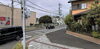 右に曲がると教室の緑色の看板があります「船橋日大前駅から徒歩6分！迷わず通えるドラム教室への道順」