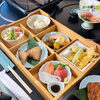 贅沢に詰め込まれた彩り鮮やかな御膳　お肉の苦手な方にはお魚料理で対応しております。「馬込霊園・馬込斎場そば｜法事・家族葬会食と懐石弁当配達（法人弁当も可）」