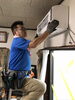 エアコン取付作業中「エアコン祭り開催中！！　本日より4日間！」