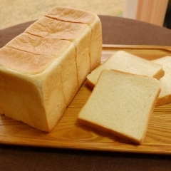 絹生食パン