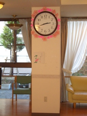 「今、何時！　ちょ～っと、待ってて♪　　高住センターから、大きな掛け時計のある老人ホーム見学情報です。」
