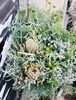 多品種のグリーンを使い、ドライになる小花を添えて「いつまでも飾れる花束を」