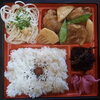 「明日の日替り弁当はお魚カレー醤油ソテー」