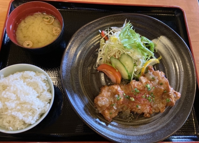 「8月5日(水) 一魚一会のおすすめランチは「鶏肉の黒酢あんかけ定食」です♪」