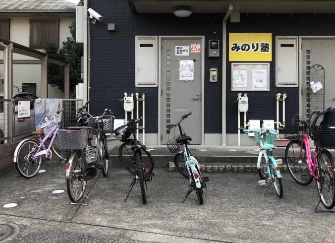 宮本教室の前には、自転車がいっぱい！「夏期講習、頑張っています！」
