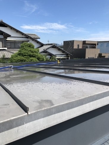 屋根の上にスプリンクラー設置❗️「揖斐　池田町　ALLROUNDの暑さ対策」