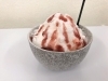 「スノーアイスのミルクバニラの一番人気ソースはいちごです！」