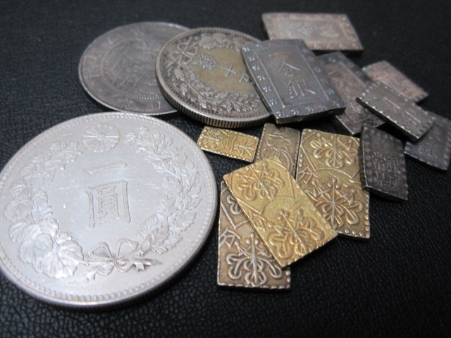 世界中の古銭をお買取りいたします！「伊丹市北本町からご来店。二分判金や一分銀、明治の銀貨など古銭のお買取りです。」