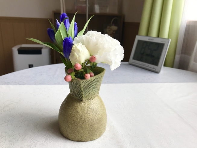 花「お気に入りの花瓶に花を生けました^ ^」
