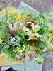 ブルーイエローのラッピングで涼やかに「グロリオサの花束」