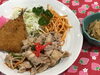 「本日のAランチは　焼肉とフライです！」