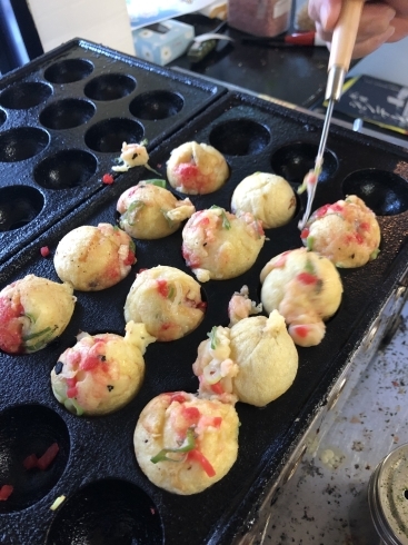 店内で焼いてます！「たこ焼き始めました！！お待ちしています！」