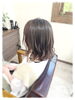 全体グレーアッシュにイヤリングカラーのチラ見中「9月定休日のお知らせ」