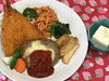 「本日のAランチはチーズハンバーグとアジフライ(^.^)」