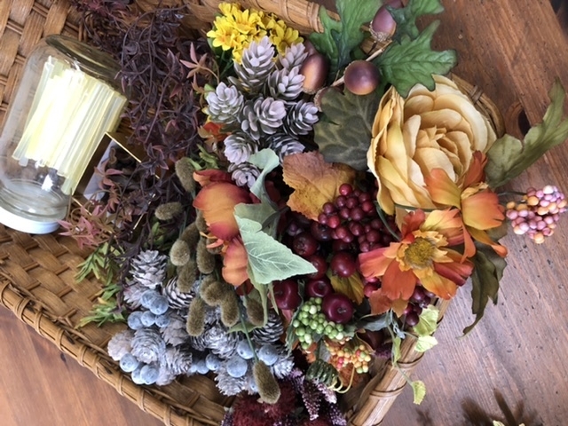 秋色の花材、実等ご自分で好きな物をお選び下さい「秋色リース作りませんか」