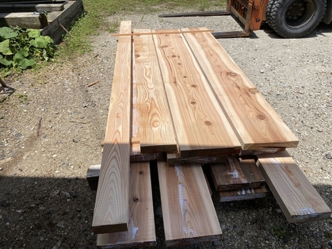 製材されたばかりの杉板たち「Valve Tableプロジェクト（製材と乾燥へ）」