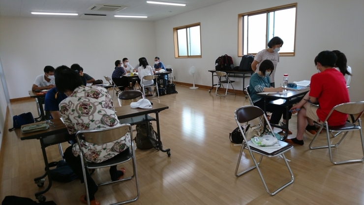 学習風景「【※ご希望の方は連絡ください】9月26日（土）輪っと集まれ！中高生・若者ほっとキッチン・無料学習塾♪　開催します！」