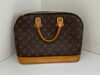 古くても、ヴィトン・エルメス・シャネルならOK!「ヴィトン モノグラム アルマ M51130 お買取りさせて頂きました 古いバッグ、時計、洋酒、ドル硬貨、貴金属、バカラ食器、ビール券、おこめ券 断捨離の後にご持参頂いています。提携駐車場ありますのでお電話下さい!」