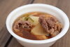 味はもちろん置賜の味《牛肉入り醤油味》＋大根・お麩「長井の河川敷で行われた【置賜一の芋煮会】に伺いました！」