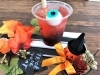 「ハロウィン特別タピオカドリンク「血の池目玉ソーダ」と、「フルーティーな目玉ジュース」」