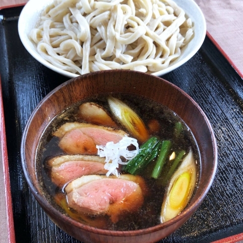 炙り鴨汁うどん（950円） 「炙り鴨汁うどんがスタート！！」