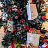 先方担当者様の提案でショッパーもオーナメントに「クリスマスツリー装飾 at 津Lut's」