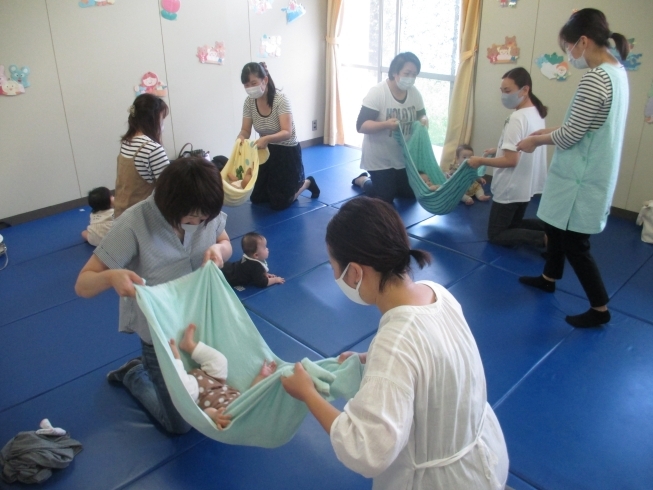 バスタオルで揺られて　気持ちいい～♬「今日はこりす組がありました！」