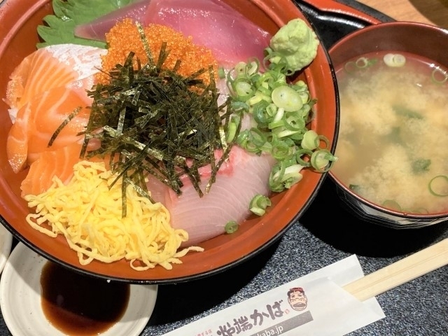 「【松江おすすめランチ】昼の居酒屋で海鮮丼ランチ　駅近で山陰の海の幸を堪能■松江市御手船場町　炉端かば　松江駅前店」