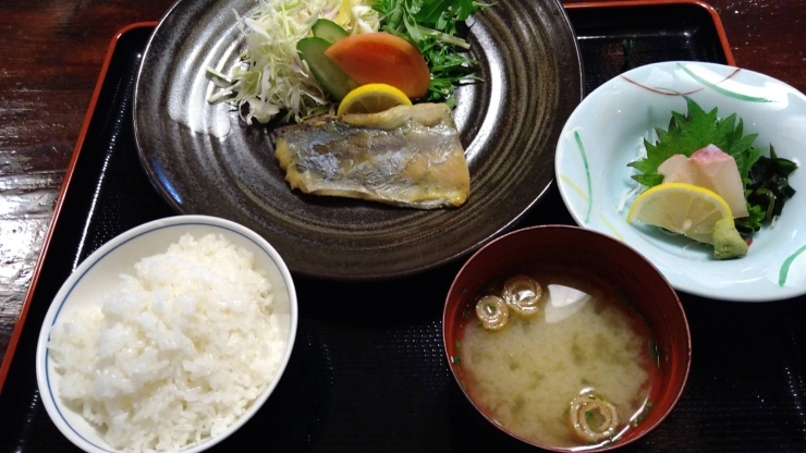 「11月6日(金)一魚一会のおすすめランチは「サワラの西京焼き　刺身付」です♪」