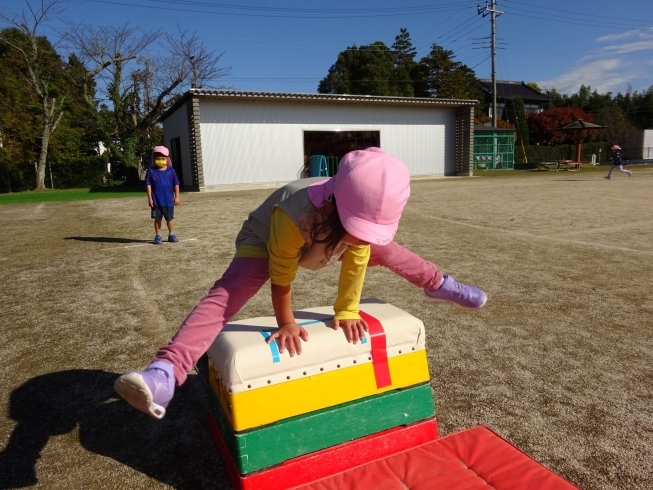 跳び箱にチャレンジ「寒さに負けない元気な子！」