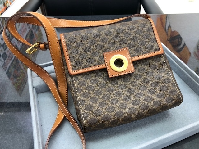大黒屋 質瑞江店 セリーヌ celine マカダム ミニショルダーバッグ をお買取させて頂きました 瑞江 篠崎 一之江 船堀 チケット大黒屋 瑞江店のニュース まいぷれ 江戸川区