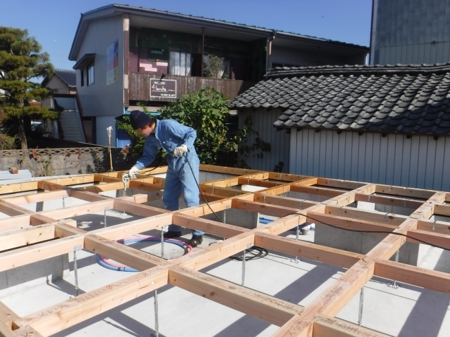 白蟻防除工事「戸建賃貸住宅の床パネル工事完了です。」
