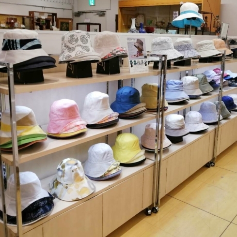 カラフルな夏物帽子。   天然素材でお作りしました「近鉄百貨店 上本町店  イベント開催中。」