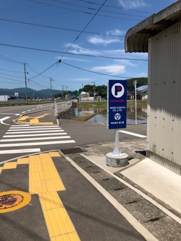 置き看板「バス停のような置き看板を製作いたしました。」