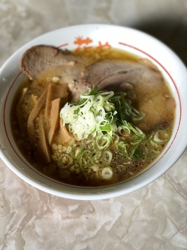 「花やラーメン11月18日の限定ラーメンは背脂煮干しラーメンです^ ^」